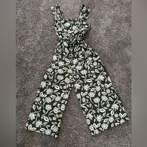 Floral Ruffle-Strap Jumpsuit the Get in Olive Green sz.L